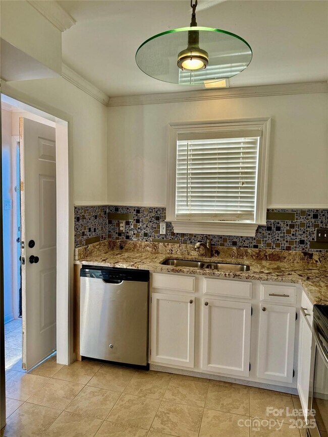 Foto del edificio - 6130 Heathstone Ln