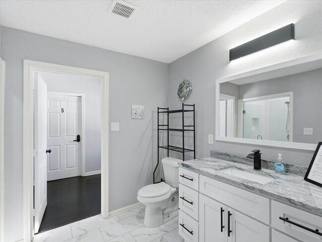 Foto del edificio - 304 N Grand Ave