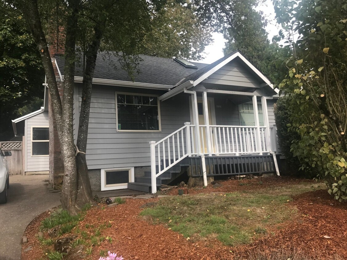 Foto principal - Charming 2-Bedroom + Bonus Room Home in De...