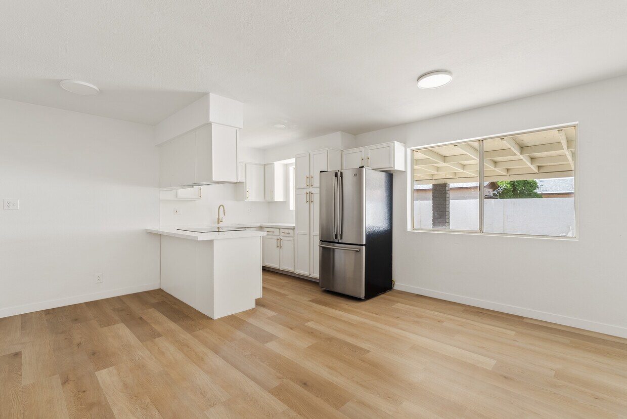 Foto principal - 301 W Desert Dr