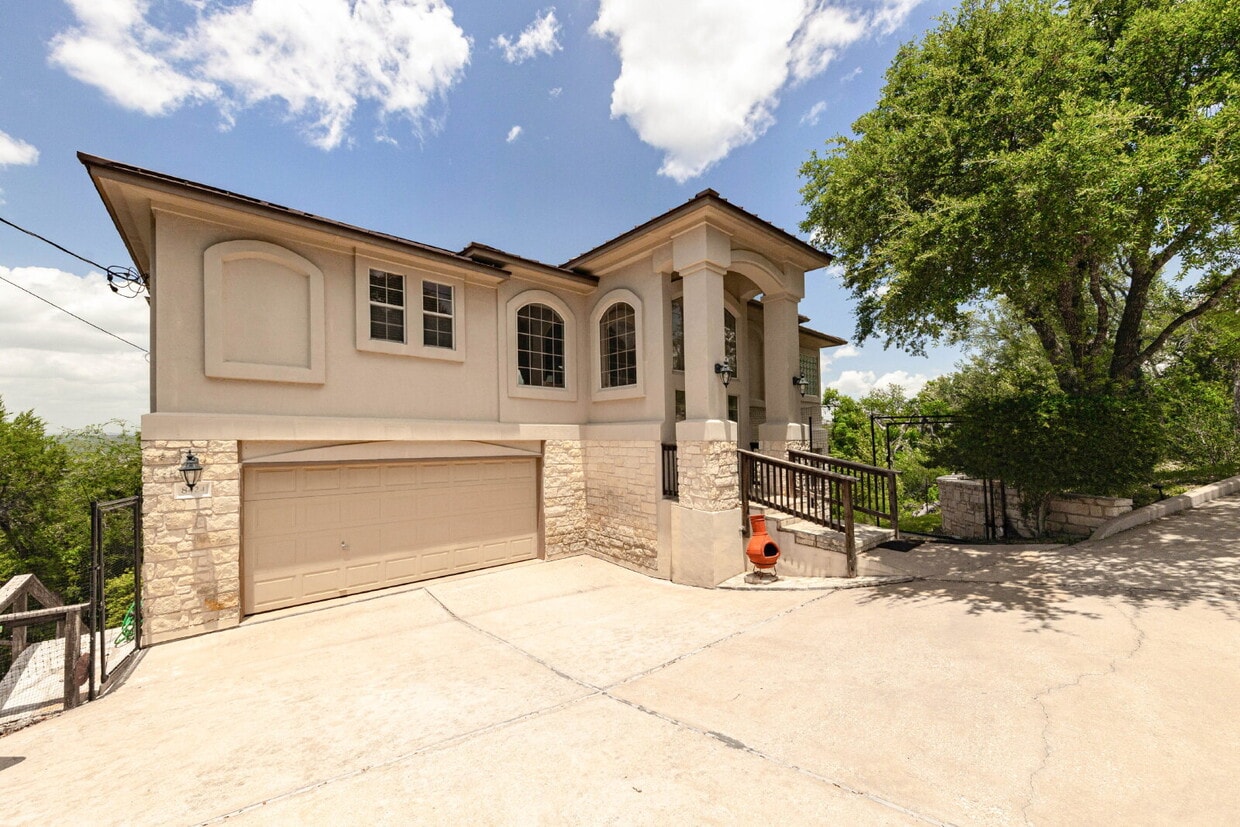 Primary Photo - Discover your Hill Country retreat with br...