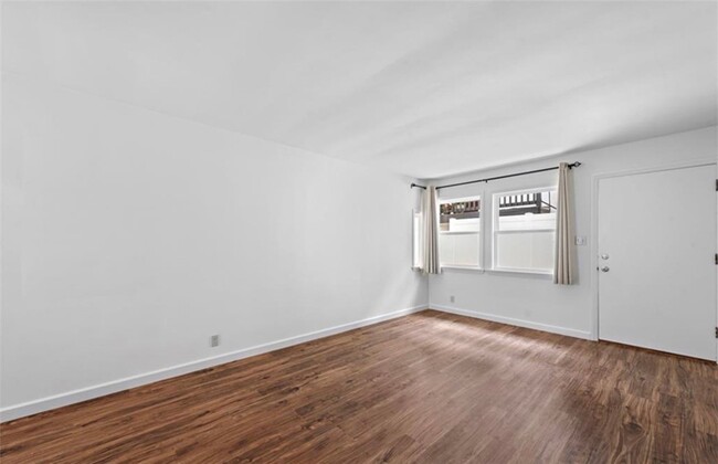 Building Photo - 224 Avenida Cabrillo