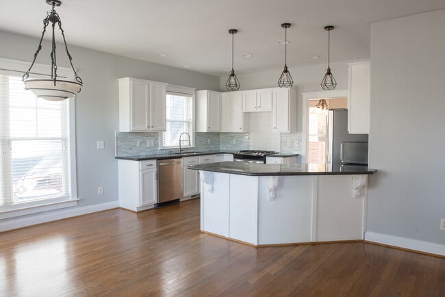 Building Photo - 16015 Kelly Park Cir