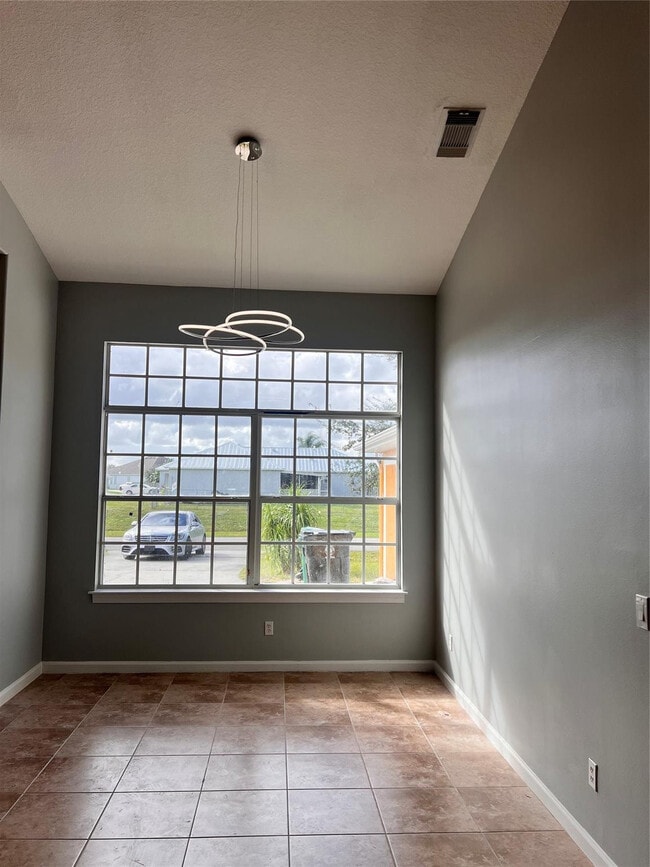 Building Photo - 1301 SW Gahaf Ave