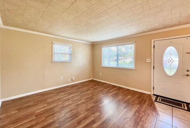 Building Photo - Three Bedroom Home with a Spacious Backyard