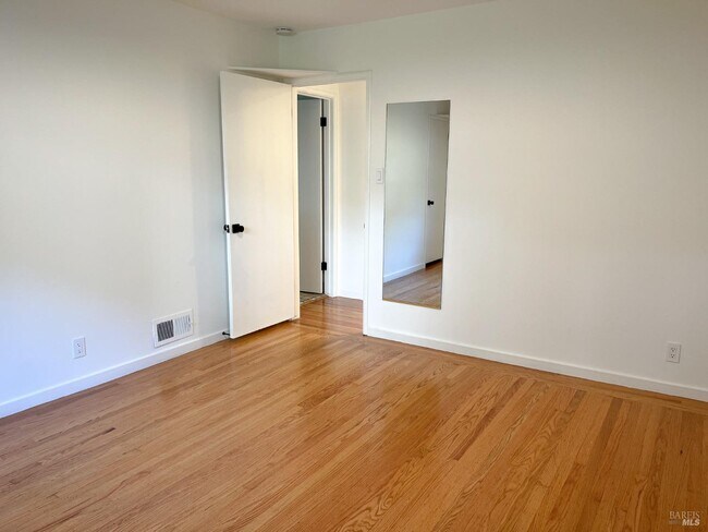 Building Photo - 132 Bretano Way