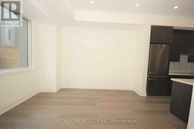 Building Photo - 35-35 Dervock Crescent