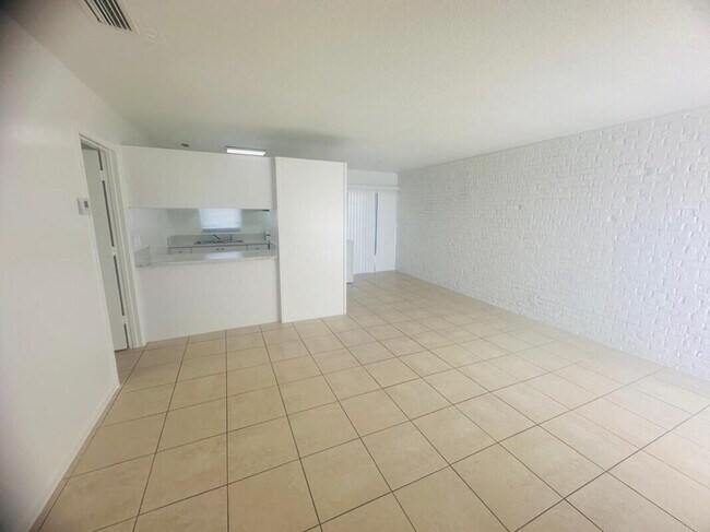 Building Photo - 1755 Forest Hill Blvd