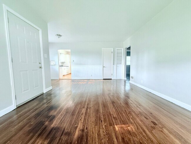 Foto del edificio - 310 N Division St