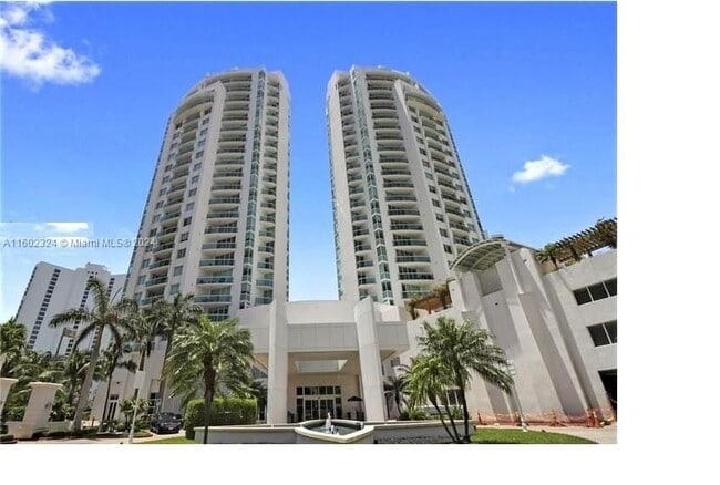 Foto del edificio - 19400 Turnberry Way