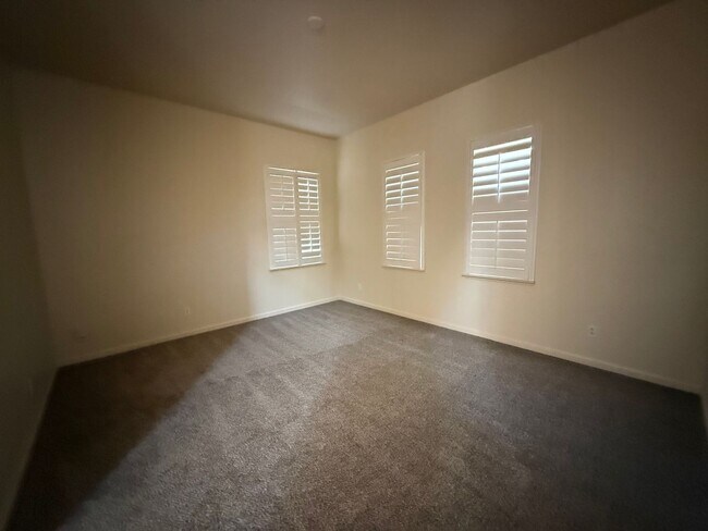 Foto del edificio - 1487 Highland Dr