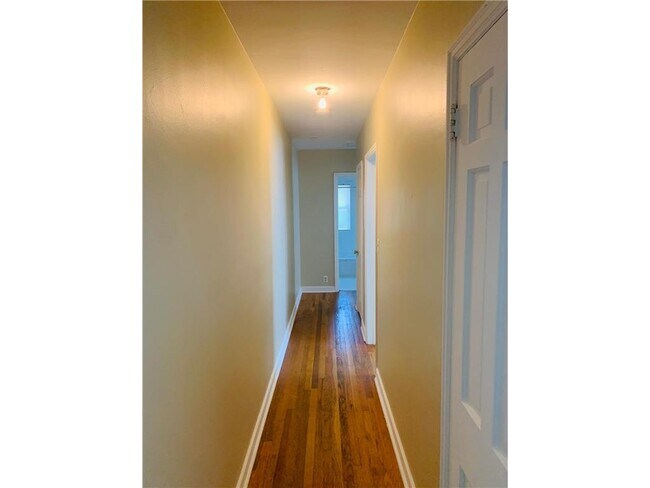 Building Photo - 117 6th Ave N