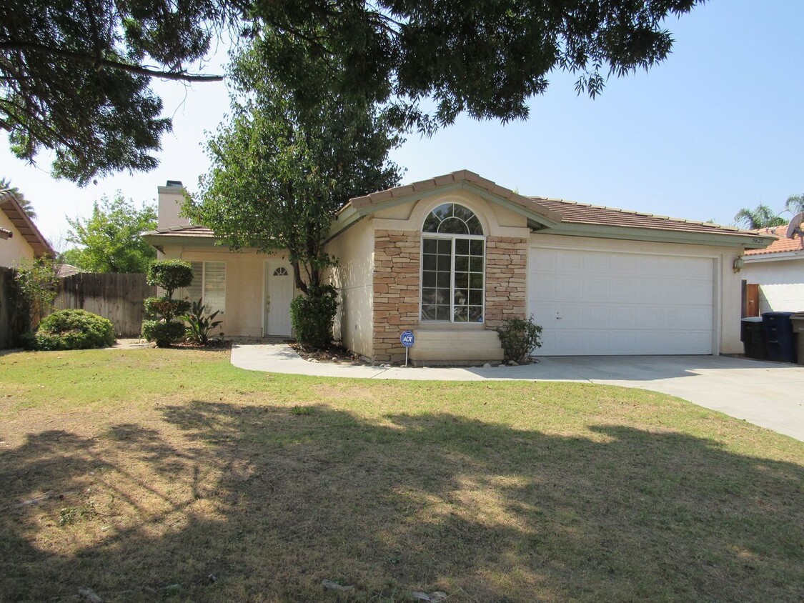 Primary Photo - Lovely Home in Silver Creek!