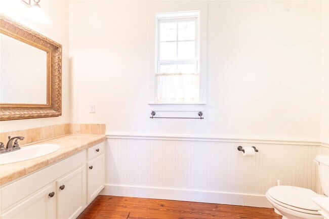 Foto del edificio - 3831 Meadow View Ln