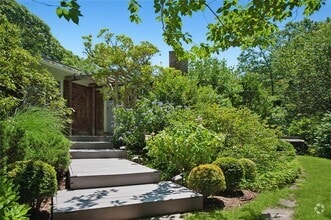 6 Randall Rd