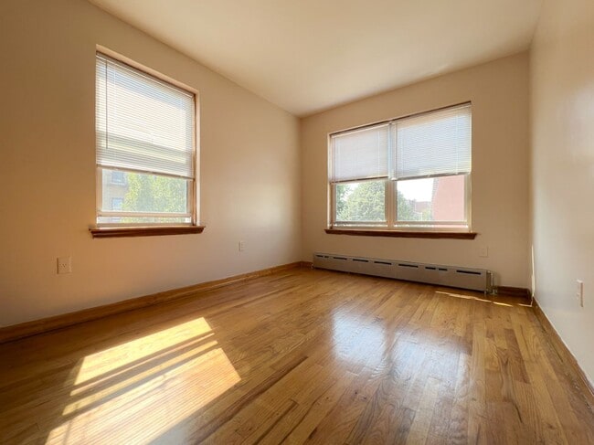 Building Photo - 21 AVENUE