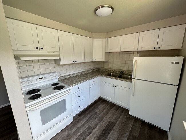 Foto del edificio - Move in ready 1 bedroom/1 bath in Edgewate...