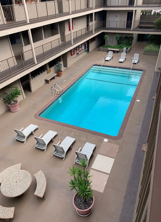 Foto del edificio - 2501 W Redondo Beach Blvd