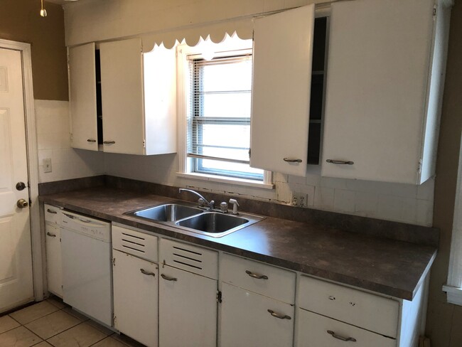 Foto del edificio - 3 bed, 1 bath home for rent near north May...