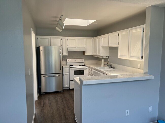 Building Photo - 278 Beachview Ave