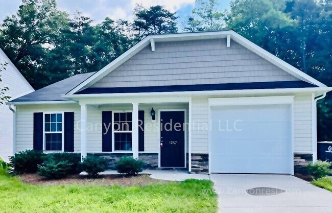 Building Photo - A beautiful home with 3 bedrooms