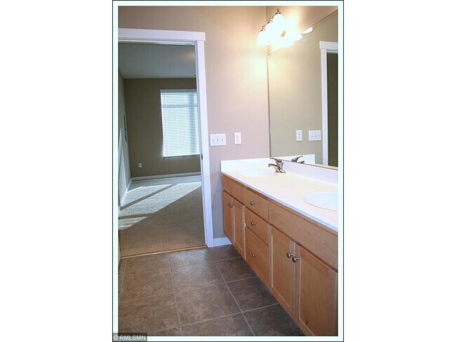 Building Photo - 1070 Grandview Ct NE