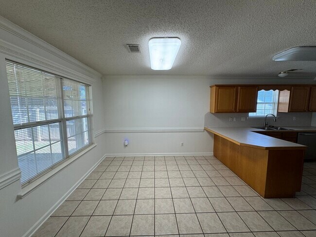 Foto del edificio - Nice 3 bedroom 2 bathroom home in Bryant