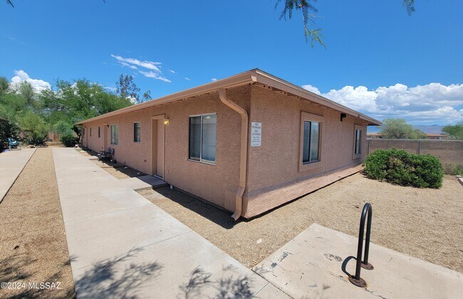 Building Photo - 7983 E Escalante Rd