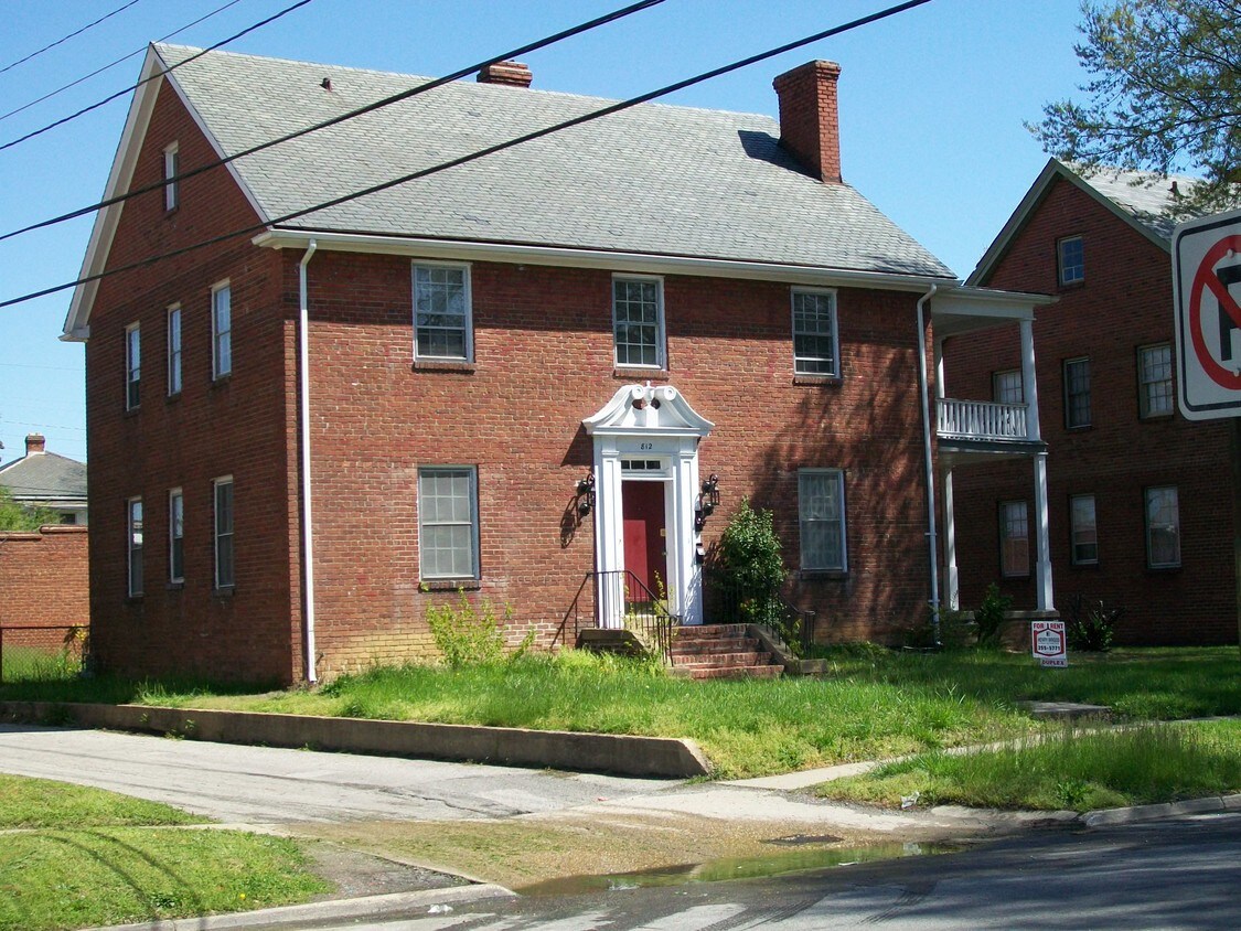 Building Photo - 812 Overbrook Rd