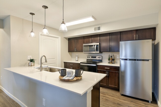 Santa Fe Kitchen - Horizon Trails Apartments