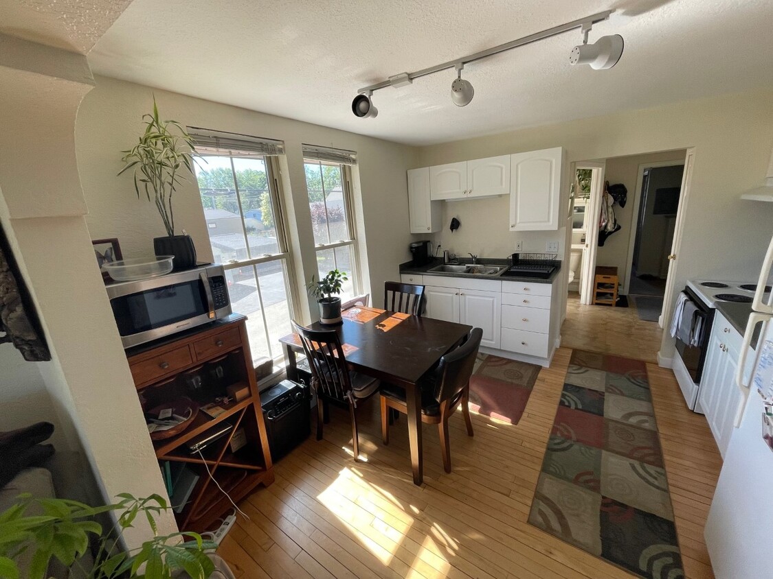 Bright Kitchen & Eating Area - 721 Oneida St