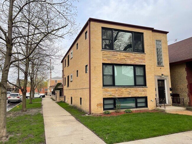 Foto del edificio - 5259 N Leamington Ave