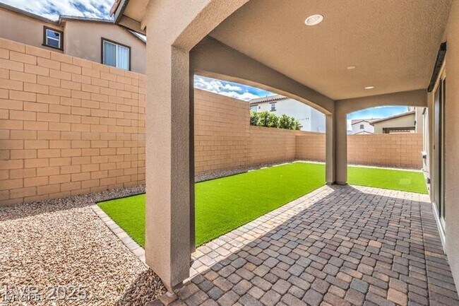 Building Photo - 89 Oratorio Dr