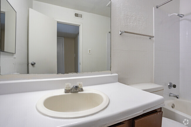 1 BR, 1 BA - 692 SF - Timbers of Inwood Forest