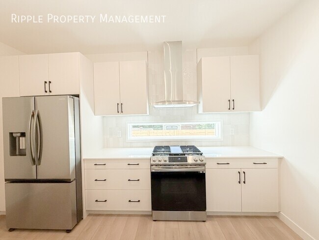 Building Photo - Modern 2 Beds, 2.5 Baths Main Floor/ Upper | No Pets Allowed