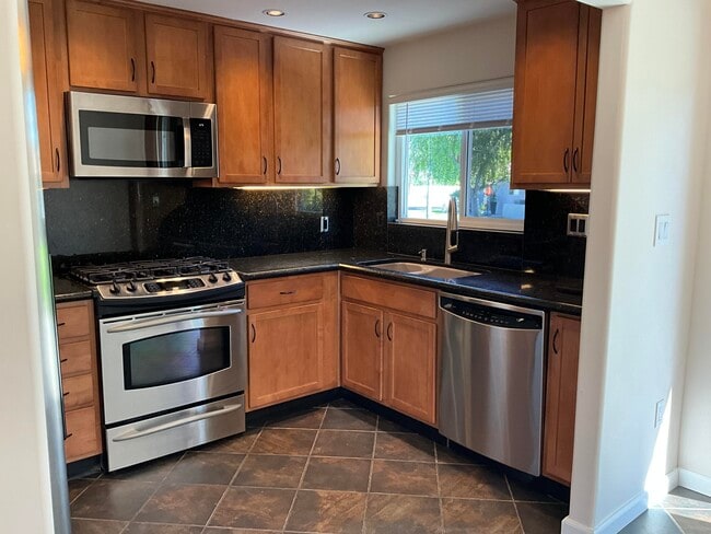 Foto del edificio - 75325 Pino Dr