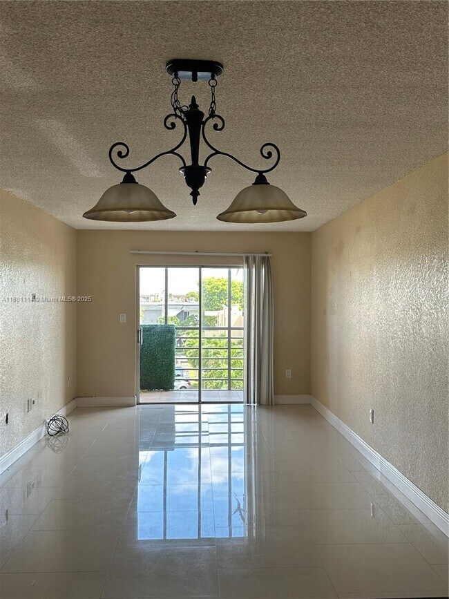 Foto del edificio - 6095 W 19th Ave