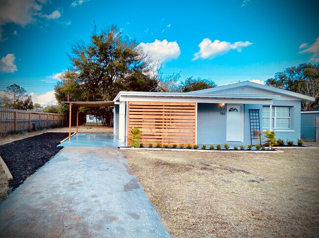 Building Photo - 782 Hillview Dr
