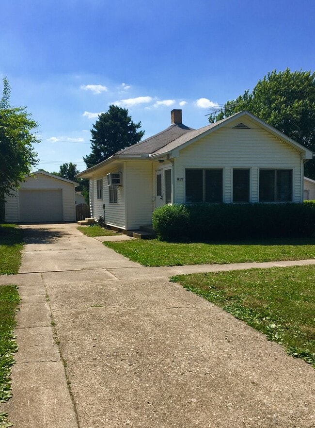 Building Photo - 917 N 10th St