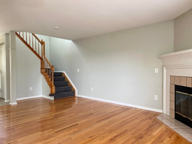 Building Photo - 43588 Yorkville Dr