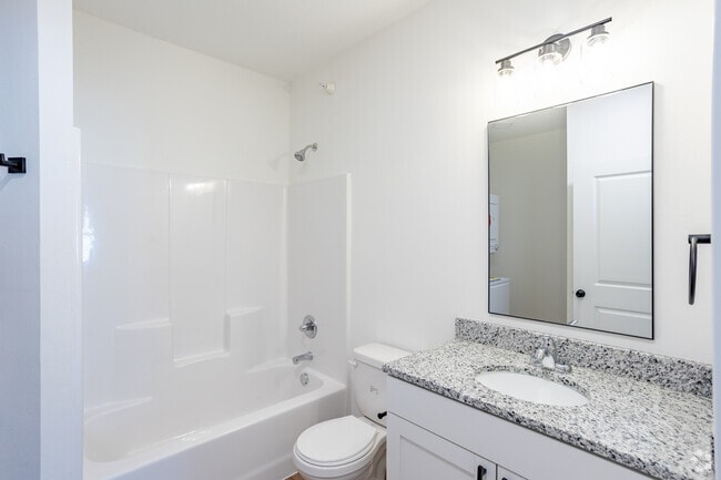 1BR, 1BA - 572SF - Bathroom - 2nd Avenue Rowhomes