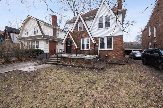 Building Photo - 4 bedroom 2 bath $1575/month