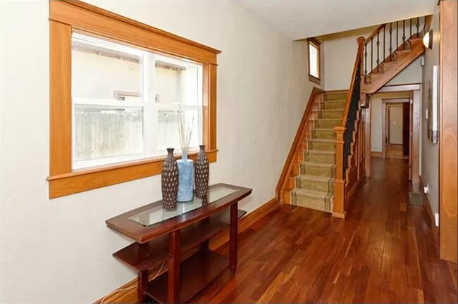 Entry Way - 1373 Osceola St