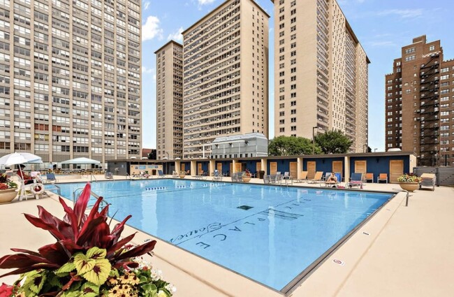 Foto del edificio - 655 W Irving Park Rd