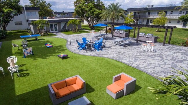 Courtyard - Vue on 67th