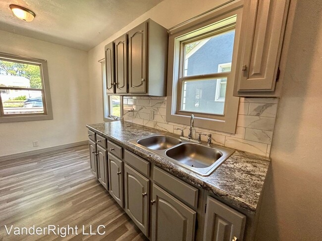Building Photo - 1 br, 1 bath House - 1733 W 11th St