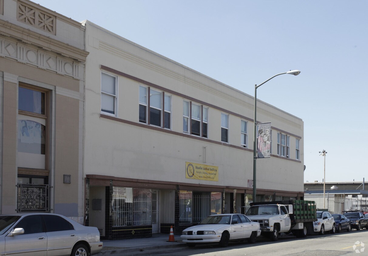 Building Photo - Liberated 23rd Avenue