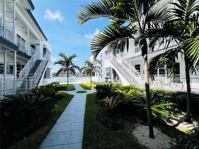 Building Photo - 960 Bay Dr