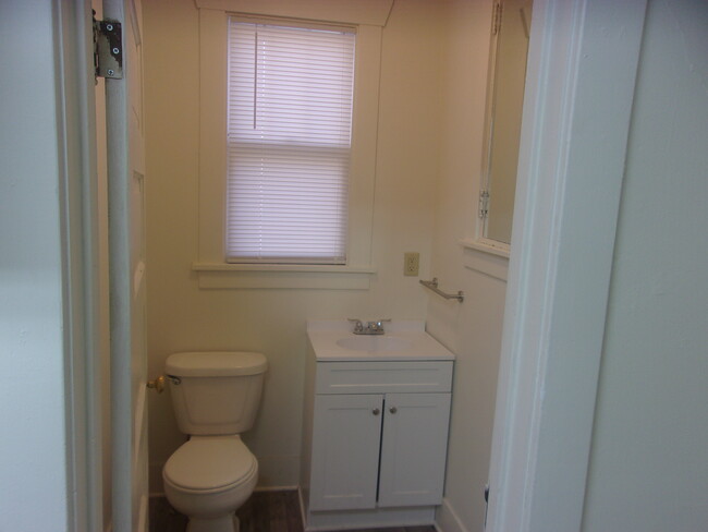 1st floor 1/2 bath - 906 Mechanic St