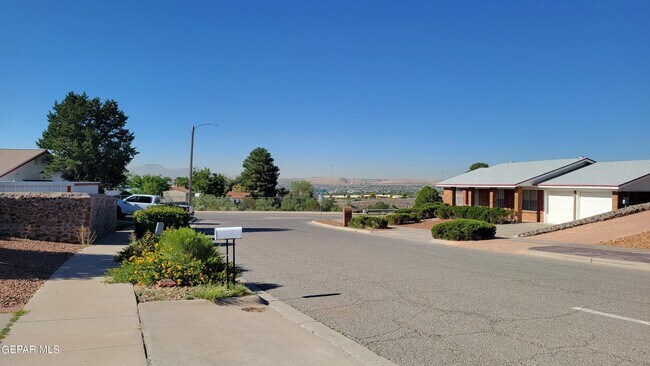 Building Photo - 320 Garden Grove Ln